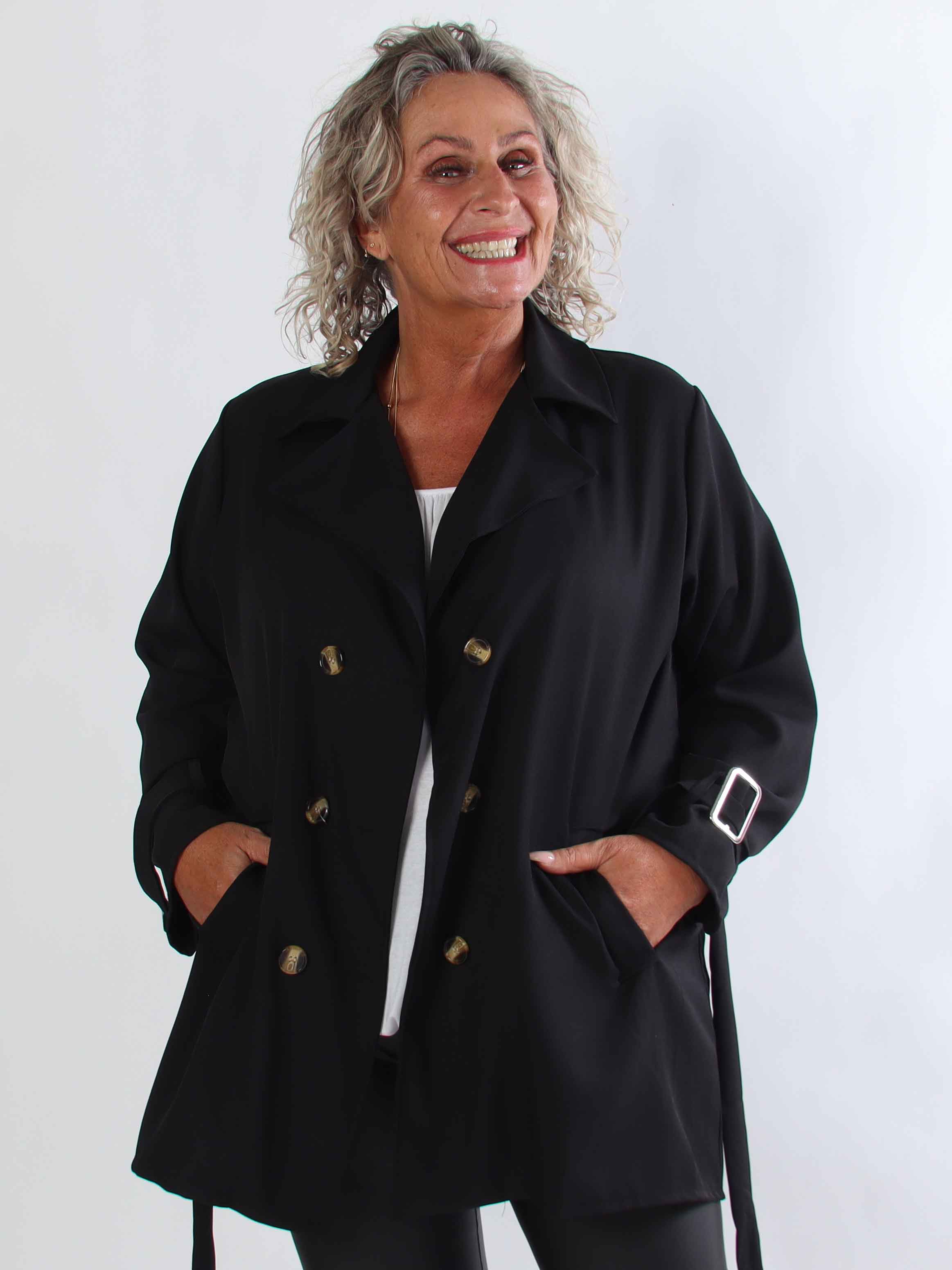 Sharpay Short 2.0 - Kort let plus size trenchcoat med bindebånd